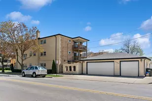 2746 N 75th Ct, Elmwood Park, IL 60707 - Photo 3