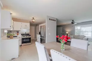 12 Spiria Ct, Bloomington, IL 61701 - Photo 5