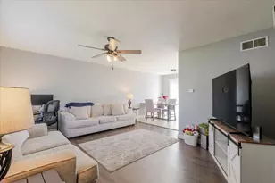 12 Spiria Ct, Bloomington, IL 61701 - Photo 3