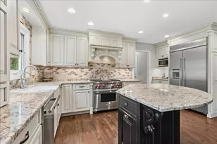 3002 Easton Pl, Saint Charles, IL 60175 - Photo 9