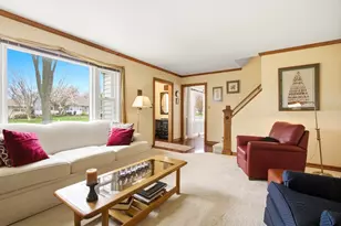221 S Michigan Ave, Addison, IL 60101 - Photo 5