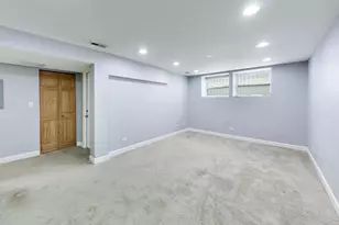 3848 W Sunnyside Ave, Chicago, IL 60625 - Photo 21