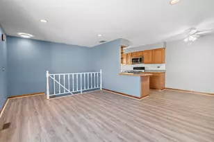 1220 Cove Dr, Prospect Heights, IL 60070 - Photo 5