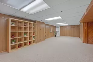 1423 S Busse Rd, Mount Prospect, IL 60056 - Photo 13