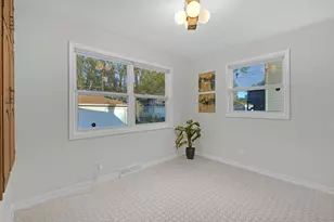 1423 S Busse Rd, Mount Prospect, IL 60056 - Photo 7