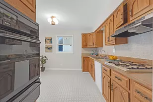 1423 S Busse Rd, Mount Prospect, IL 60056 - Photo 5