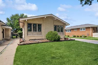 8918 S Francisco Avenue, Evergreen Park, IL 60805 - Photo 1