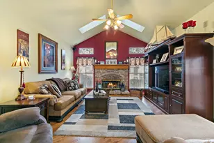 910 Cynthia Ln, Lake in the Hills, IL 60156 - Photo 5