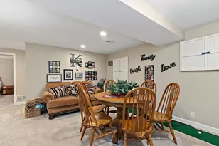 910 Cynthia Ln, Lake in the Hills, IL 60156 - Photo 19