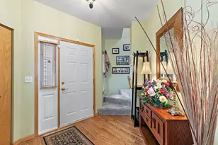 910 Cynthia Ln, Lake in the Hills, IL 60156 - Photo 3
