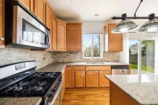 9 Lilac Ct, Bolingbrook, IL 60490 - Photo 9