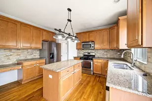 9 Lilac Ct, Bolingbrook, IL 60490 - Photo 7