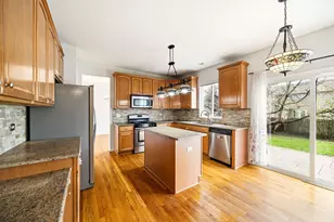 9 Lilac Ct, Bolingbrook, IL 60490 - Photo 11