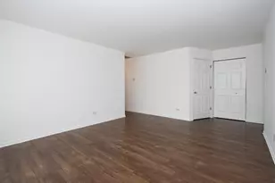 400 Woodview Cir, Elgin, IL 60120 - Photo 7