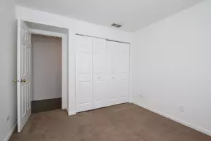 400 Woodview Cir, Elgin, IL 60120 - Photo 25