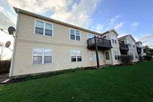 400 Woodview Cir, Elgin, IL 60120 - Photo 37