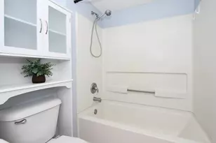 400 Woodview Cir, Elgin, IL 60120 - Photo 29