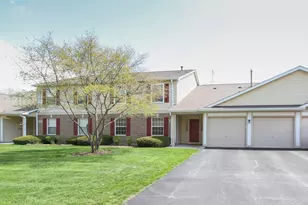 400 Woodview Cir, Elgin, IL 60120 - Photo 3