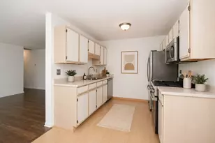 400 Woodview Cir, Elgin, IL 60120 - Photo 11