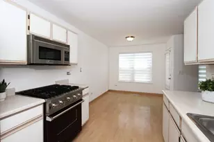 400 Woodview Cir, Elgin, IL 60120 - Photo 13
