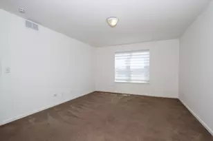 400 Woodview Cir, Elgin, IL 60120 - Photo 19