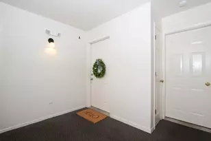 400 Woodview Cir, Elgin, IL 60120 - Photo 31