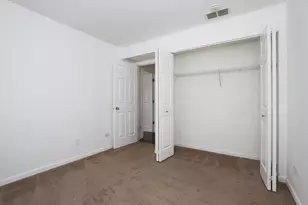 400 Woodview Cir, Elgin, IL 60120 - Photo 27