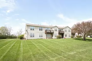400 Woodview Cir, Elgin, IL 60120 - Photo 33