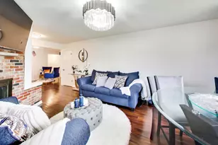 1310 Beverly Ln, Streamwood, IL 60107 - Photo 5