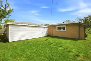 1360 Balmoral Ave, Calumet City, IL 60409 - Photo 21