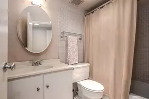 175 E Delaware Pl, Chicago, IL 60611 - Photo 15