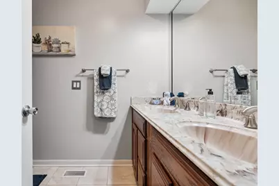 2143 E Peachtree Lane, Arlington Heights, IL 60004 - Photo 17