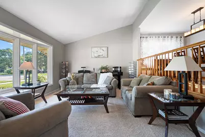 2143 E Peachtree Lane, Arlington Heights, IL 60004 - Photo 5