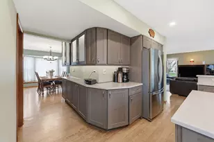 1846 Baltimore Dr, Elk Grove Village, IL 60007 - Photo 5