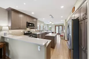 1846 Baltimore Dr, Elk Grove Village, IL 60007 - Photo 7