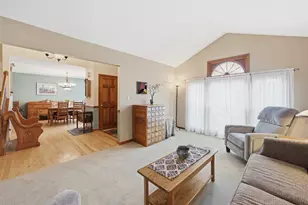 1846 Baltimore Dr, Elk Grove Village, IL 60007 - Photo 9