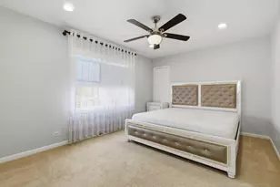 1038 S Hunt Club Dr, Mount Prospect, IL 60056 - Photo 11