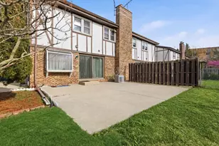 1038 S Hunt Club Dr, Mount Prospect, IL 60056 - Photo 19