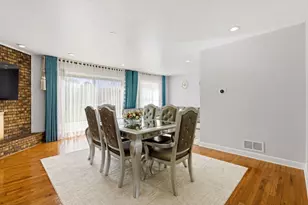 1038 S Hunt Club Dr, Mount Prospect, IL 60056 - Photo 5