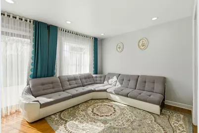 1038 S Hunt Club Drive, Mount Prospect, IL 60056 - Photo 3