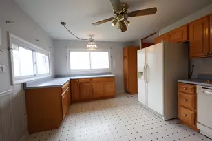 704 Lincolnwood Dr, Streamwood, IL 60107 - Photo 5