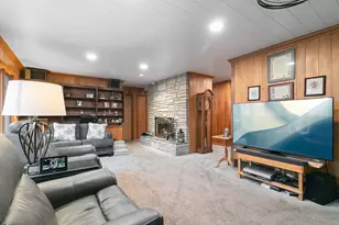 9215 S 83rd Ave, Hickory Hills, IL 60457 - Photo 3