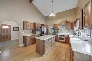 254 Bunting Ln, Bloomingdale, IL 60108 - Photo 5