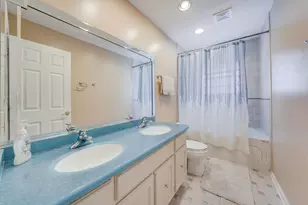 254 Bunting Ln, Bloomingdale, IL 60108 - Photo 17