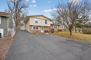 314 Plum St, Lake in the Hills, IL 60156 - Photo 3