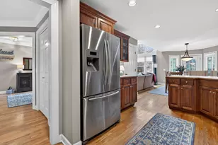 811 King Henry Ln, Saint Charles, IL 60174 - Photo 11