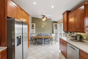 1358 Cottonwood Ln, Crystal Lake, IL 60014 - Photo 7