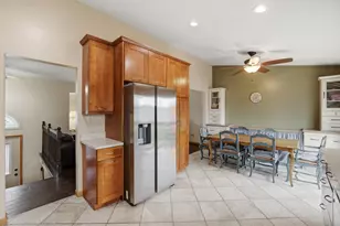 1358 Cottonwood Ln, Crystal Lake, IL 60014 - Photo 9