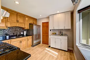 7 Nacona Ln, Indian Head Park, IL 60525 - Photo 7