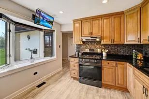 7 Nacona Ln, Indian Head Park, IL 60525 - Photo 9